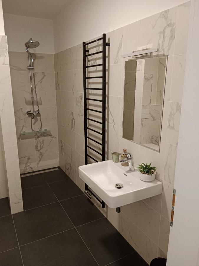 J&Z Apartman ออลอโมตซ์ ภายนอก รูปภาพ